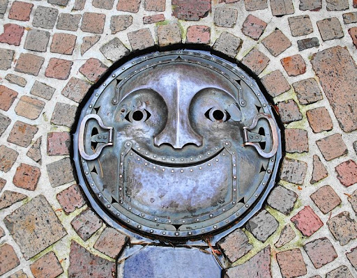 japan-manhole-covers-2%25255B2%25255D.jpg
