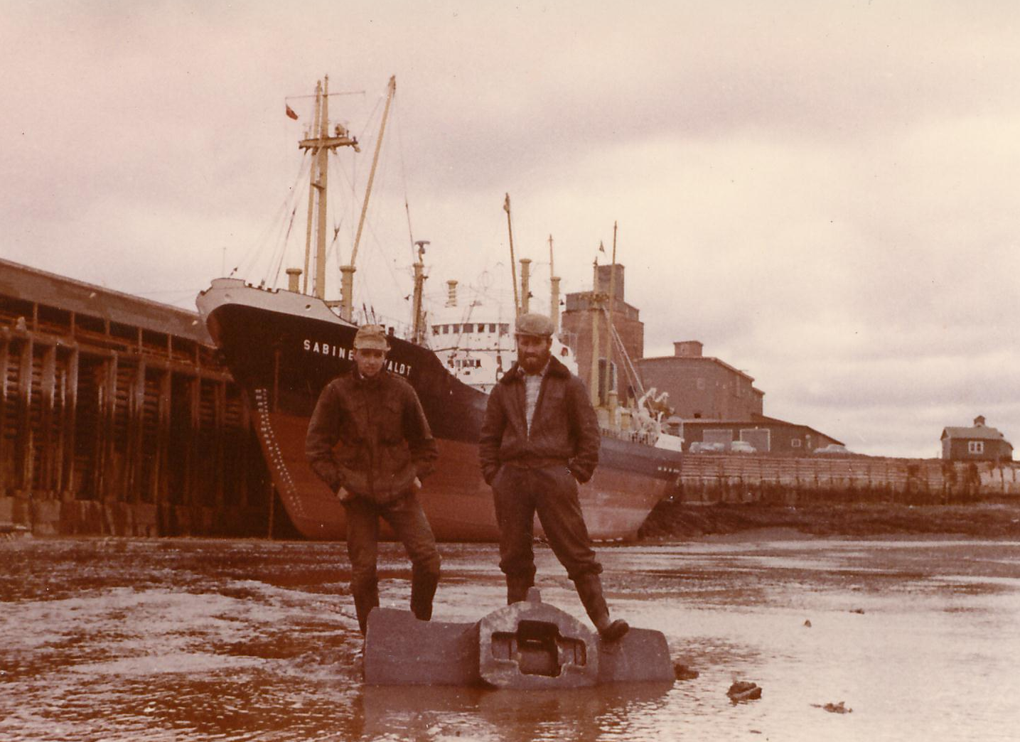 The_German_cargo_ship_Sabine_Howaldt_in_the_tidal_harbor_from_Walton%2C_Nova_Scotia%2C_Canada_-_1958.png